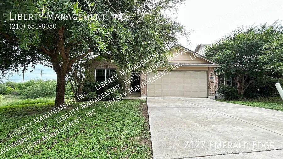 Beautiful 3 bedroom, 2 bath home near 1604 and 90 — Photo 3
