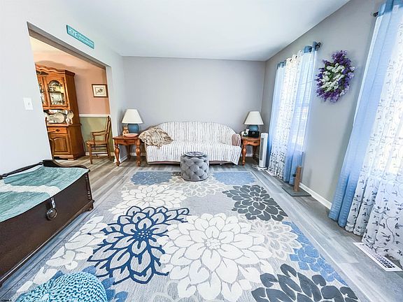 3rd image of 6138 Robin Dr