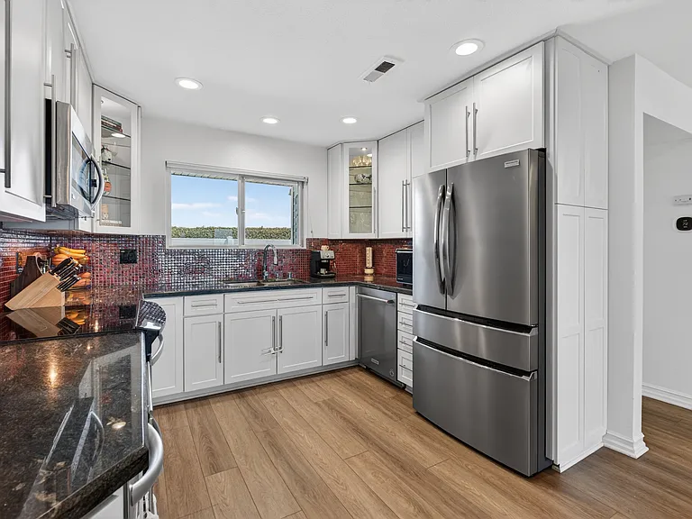 24601 Harbor View Dr #B — Photo 15