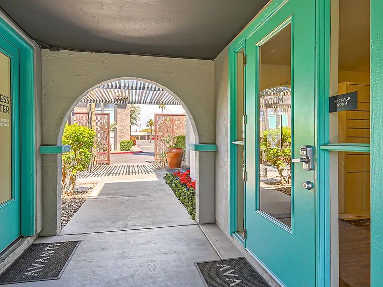 Omnia on Thomas — Photo 9