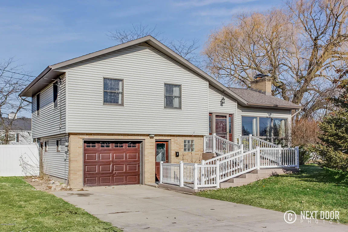 203 Anderson St photo 1