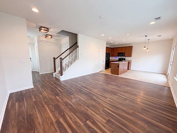3rd image of 457 Stoney Field Dr