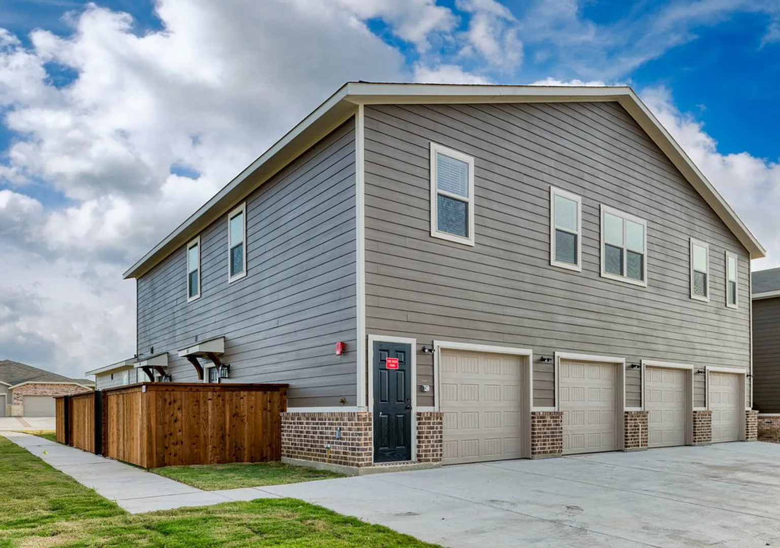 Gorgeous 2 Bedroom Four Plex Located In Midlothian Isd! — Photo 3