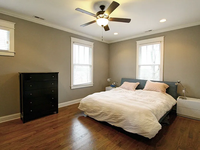 223 Elizabeth St — Photo 17