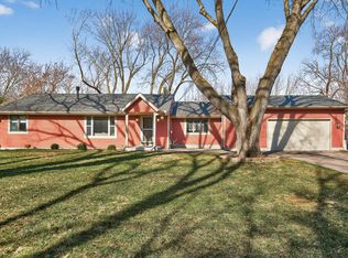 900 Sunset Dr S, Minnetonka, MN 55305