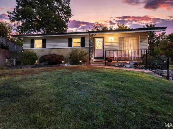 10905 Hampshire Manor Ct, Saint Louis, MO 63123