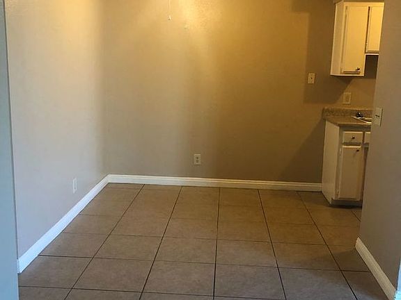 3rd image of 504 W Avenue J4