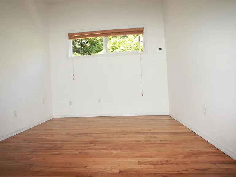 smaller bedroom with high ceiling