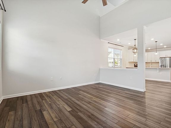 4th image of 102 Bedivere Ln