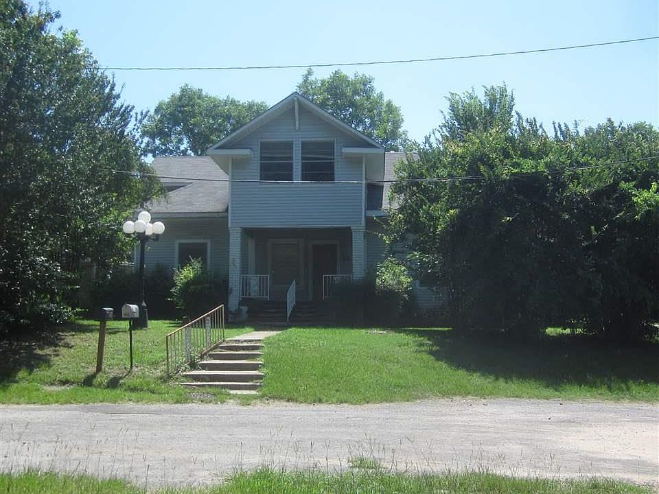 1st image of 221 Green St