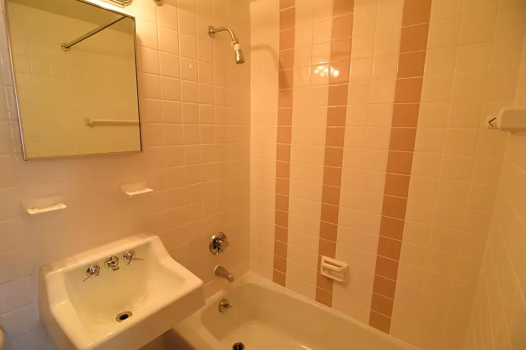 1 bed, 9999 sqft, $2,100 — Photo 3