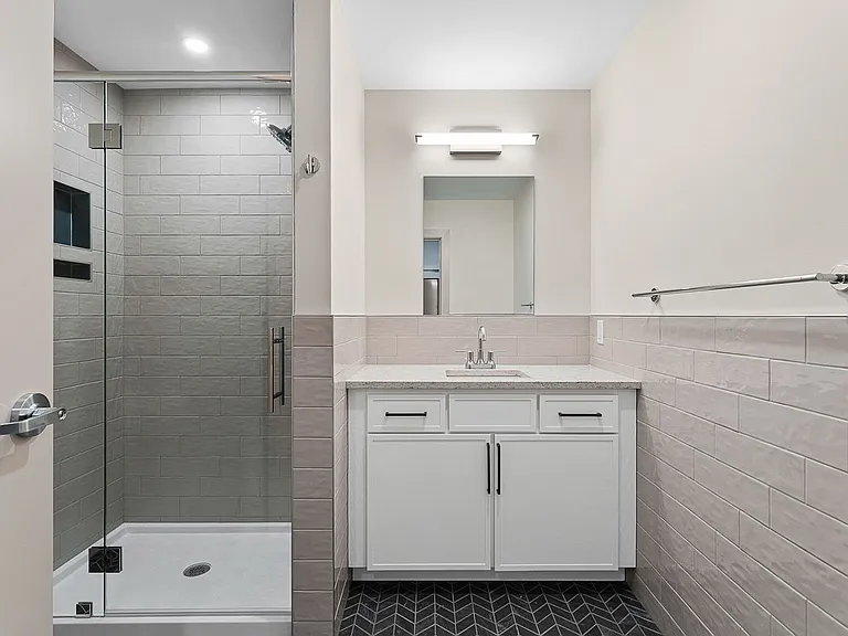 Bank Street Apartments at Burlington Square — Photo 14