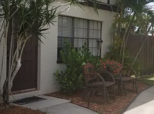 100 Weybridge Cir APT B, Royal Palm Beach, FL 33411