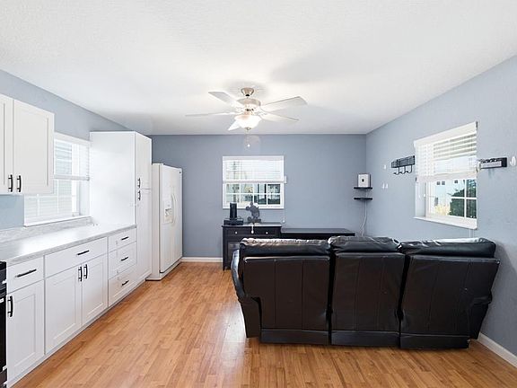5th image of 220 ST GEORGE DRIVE