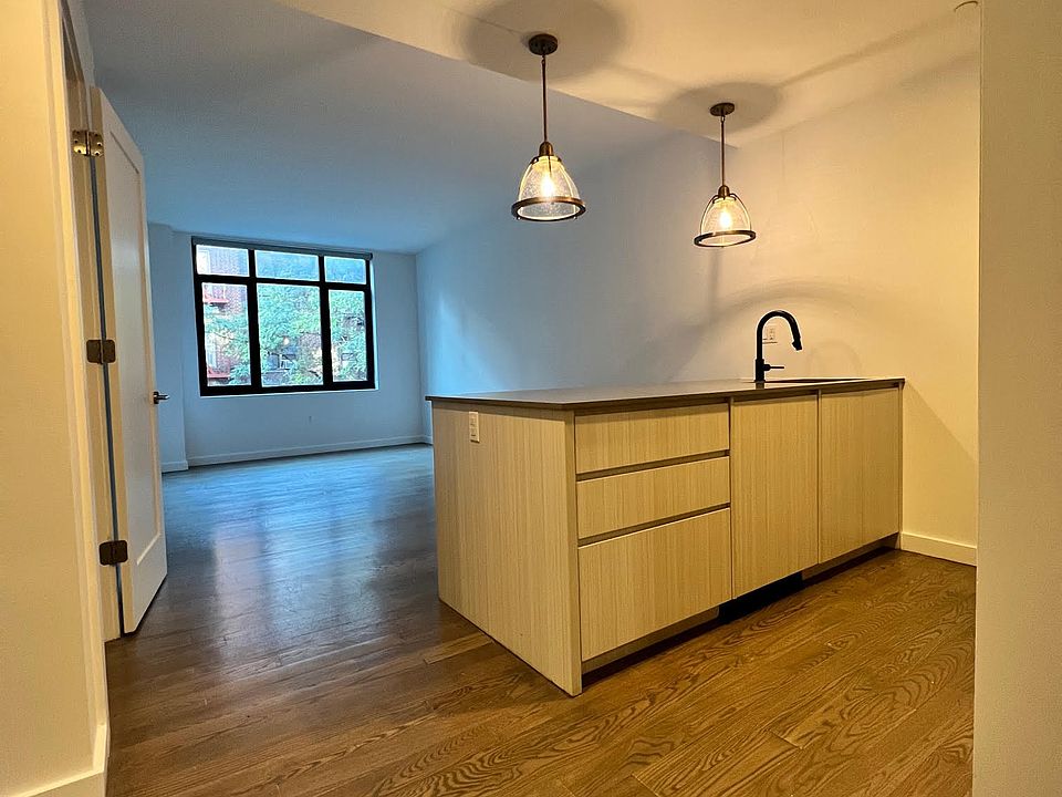 1st image of 125 Parkside Ave APT 6R