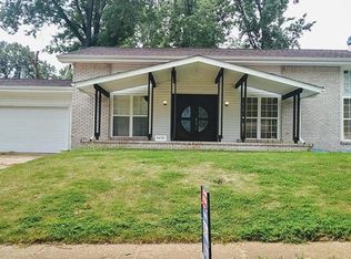 8430 Lariat Dr, Hazelwood, MO 63042