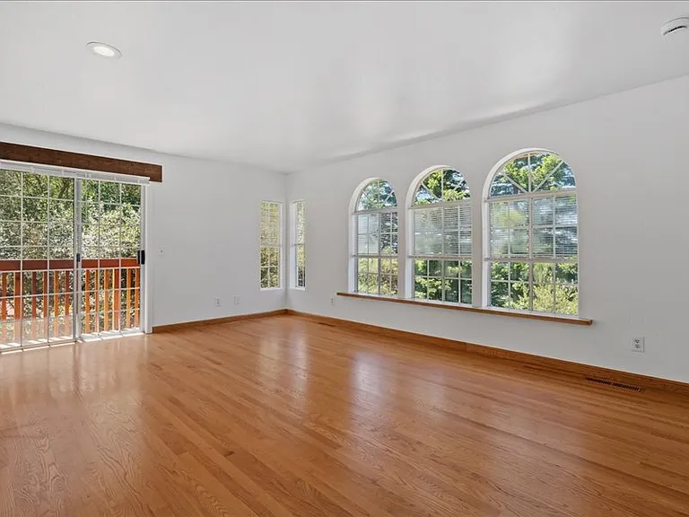930 Valley View Dr — Photo 20