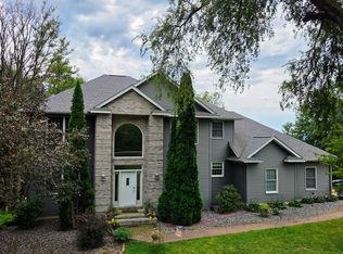 W157 Thomas Rd, Fountain City, WI 54629
