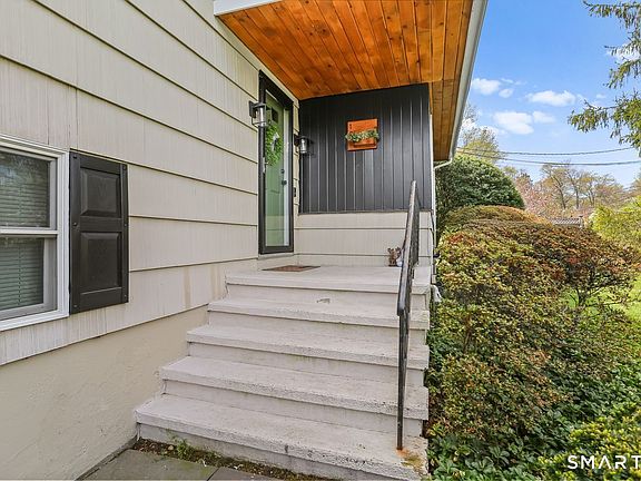 3rd image of 19 Ravenwood Road