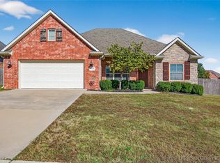 5526 Nottingham Pl, Bartlesville, OK 74006