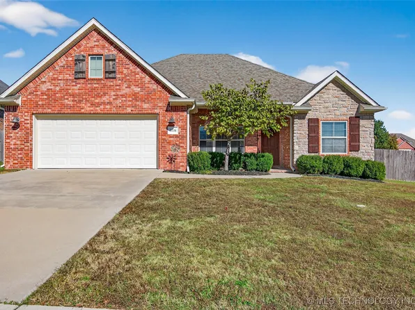 5526 Nottingham Pl, Bartlesville, OK 74006