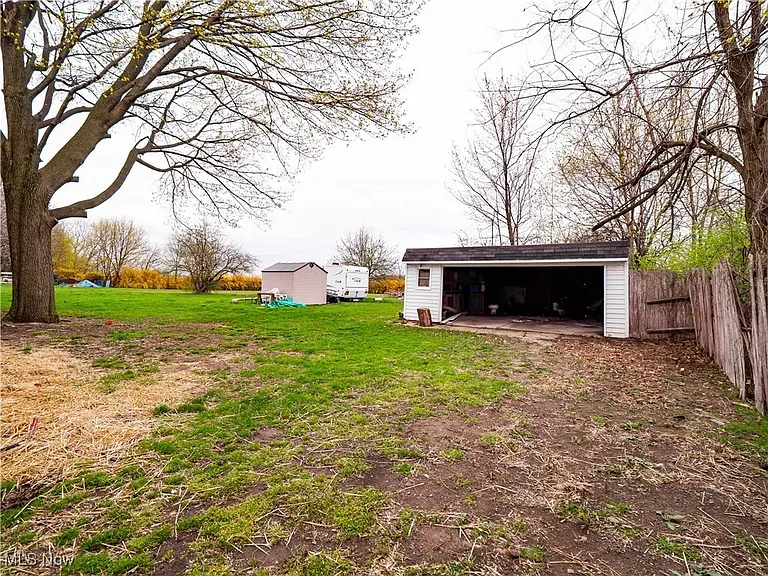 1821 Kenneth Ave — Photo 18