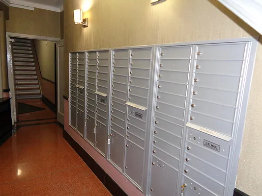 Sold by Thomas Lipovetsky, LREB | media 19