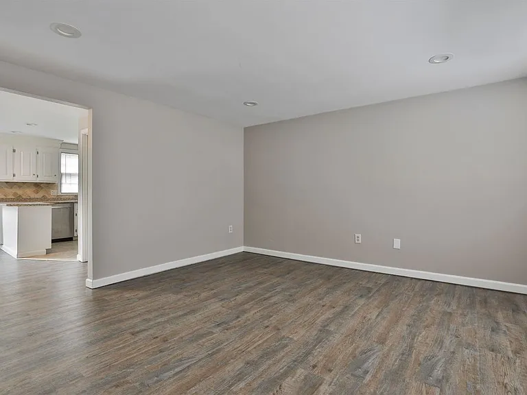 37 Cannongate III Rd — Photo 13