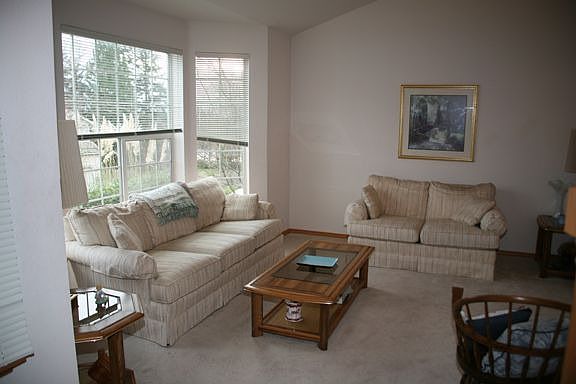 Light and bright living room!