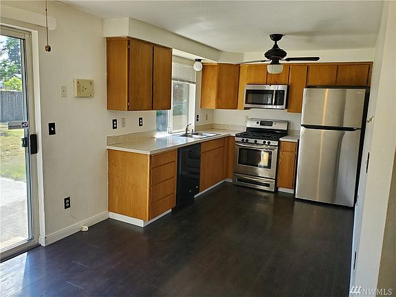 4th image of 18907 10th Avenue Ct E