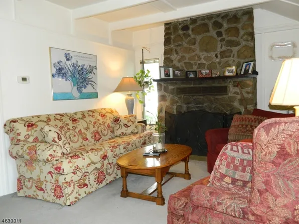 154 Lakeside Dr W, Belvidere, NJ 07823