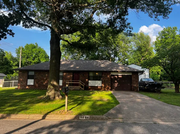 1006 N Hampton Avenue, Republic, MO 65738
