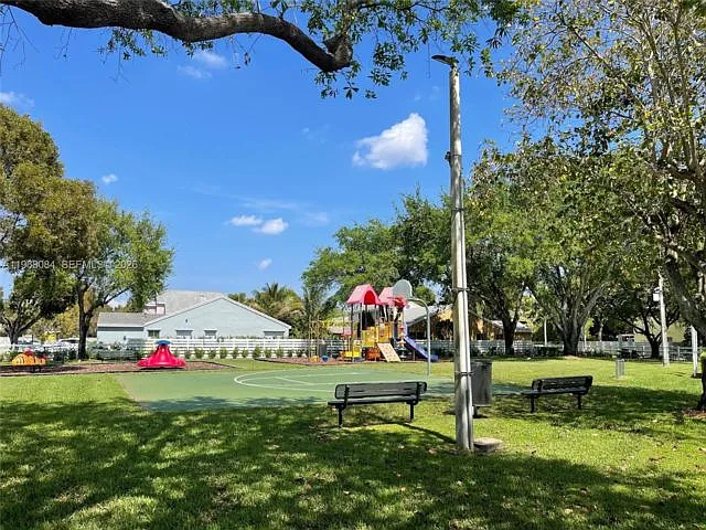 13772 SW 145th Ter — Photo 8