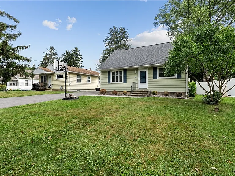 211 Windemere Rd — Photo 28