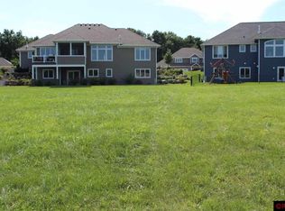 213 Rosewood Dr, Mankato, MN 56001