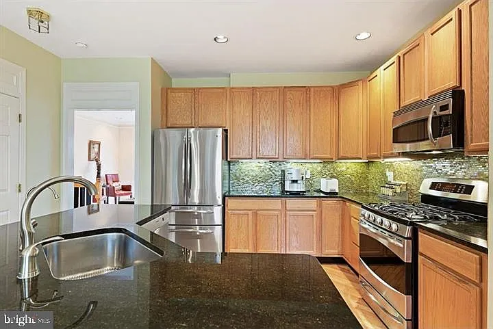412 E Oakmeade Dr — Photo 7