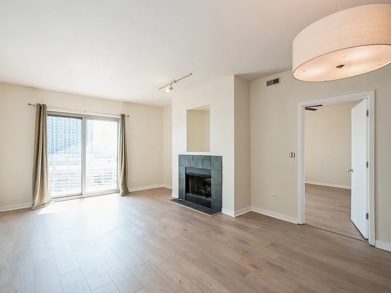 4350 N Broadway St #703 — Photo 3