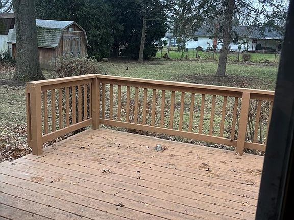 3rd image of 1367 Meadow Ln
