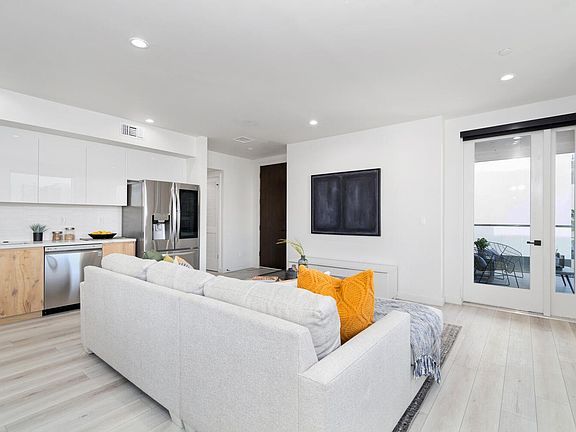 5th image of 124 S Croft Ave #301