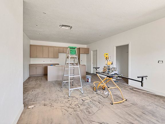 3rd image of 760 N Lauritzen St