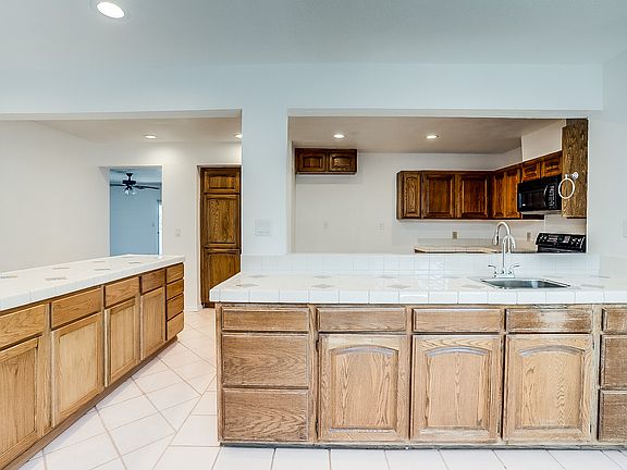 4th image of 240 E Delamar Dr