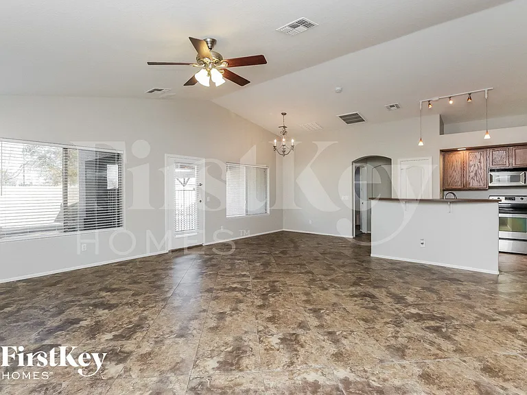 2060 W Goldmine Mountain Dr — Photo 3