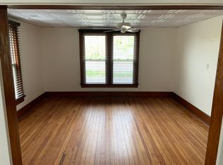 606 East St, Parkville, MO 64152