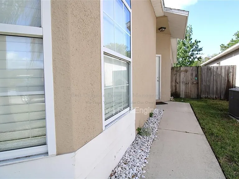 464 Briar Bay Cir — Photo 2