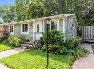 969 7th St #A, Menasha, WI 54952