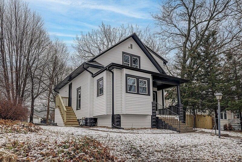 1st image of 818 S 31st St