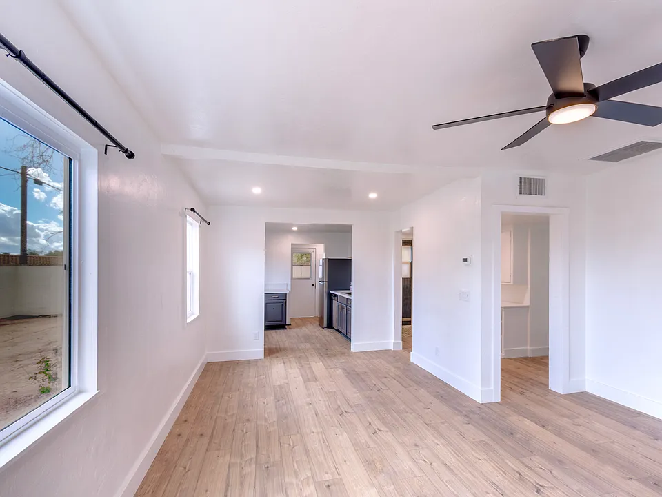 2940 E Edison St #2