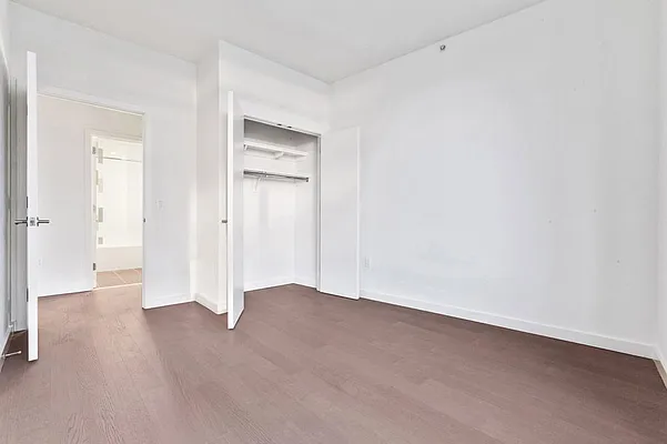 Rented by Greystar | media 8