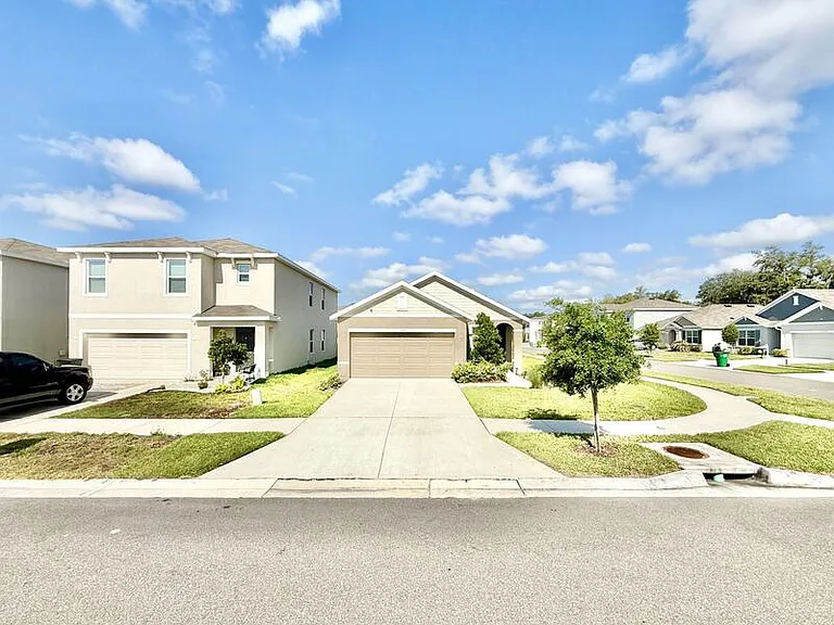 5699 Chorleywood Ln — Photo 3