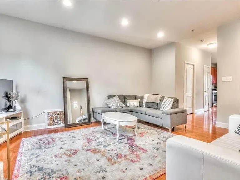 1626 Light St — Photo 5